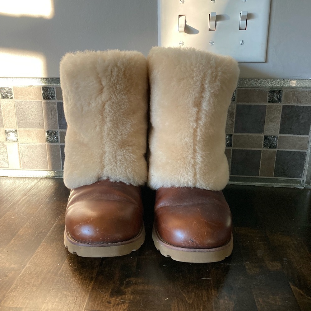 UGG Australia Patten Chestnut Sheepskin Fur Cuff Boots size 6